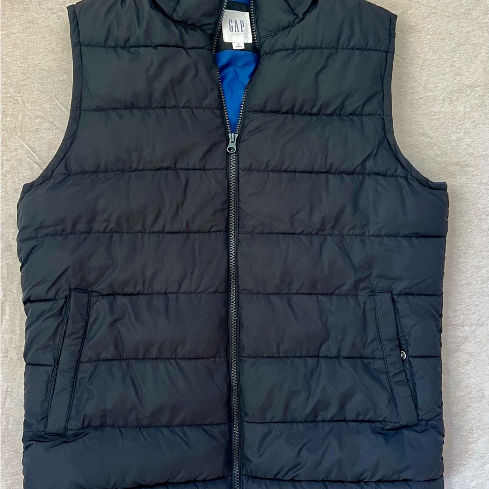 GAP Men's Dark Puffer Vest